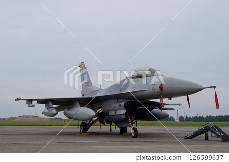 F16戰鬥機在橫田空軍基地友誼節上展出 126599637