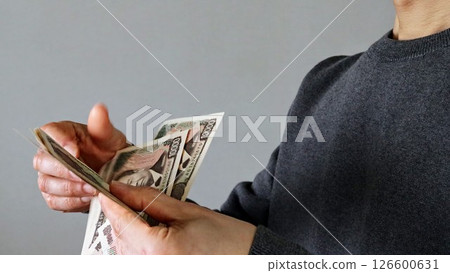 數鈔票的人 數鈔票的人 126600631