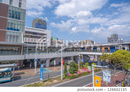 千葉縣船橋站南口街景（東武百貨、JR總武線） 126602185