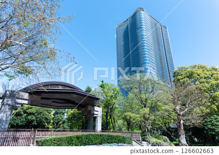 Hibiya Park's Small Concert Hall and Tokyo Midtown Hibiya [Tokyo] 126602663