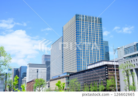 View of the buildings in the direction of the Imperial Theater from Hibiya Park and the cityscape on a clear day [Tokyo] 126602665