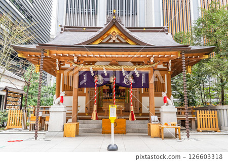 福德神社的參拜殿位於東京都中央區日本橋室町福德林(德川秀忠將其命名為目吹稻荷) 福德神社的參拜殿位於東京都中央區日本橋室町福德林(德川秀忠將其命名為目吹稻荷) 126603318