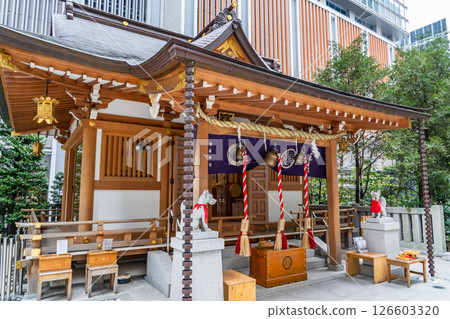 福德神社的參拜殿位於東京都中央區日本橋室町福德林(德川秀忠將其命名為目吹稻荷) 福德神社的參拜殿位於東京都中央區日本橋室町福德林(德川秀忠將其命名為目吹稻荷) 126603320