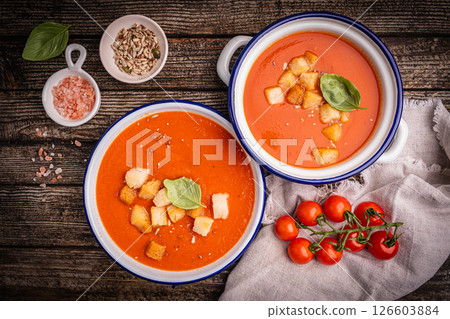 Gazpacho soup in bowl 126603884