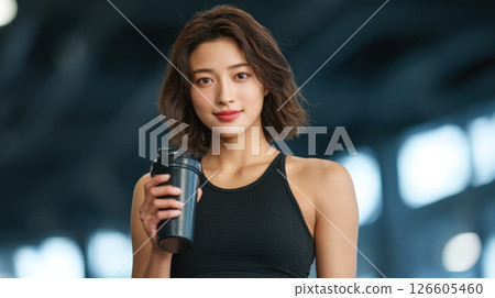 健身女人飲用蛋白質 126605460