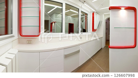 White kitchen 126607998