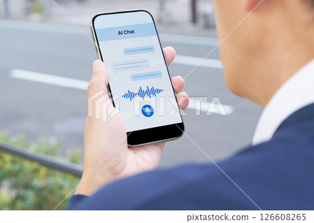 一位商人正在與人工智慧聊天 一位商人正在與人工智慧聊天 126608265