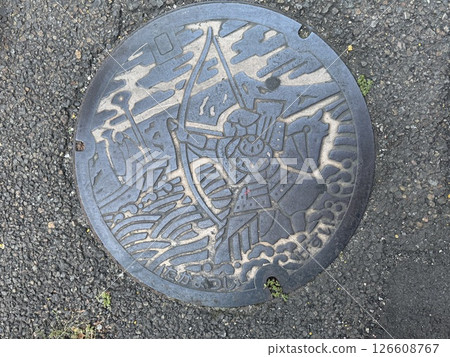 Manhole cover in Takamatsu, Kagawa Prefecture 126608767