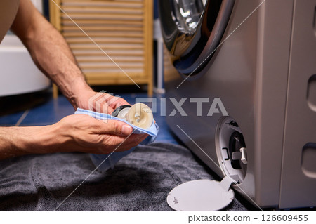 Washing Machine Maintenance A Comprehensive Guide to Effectively Cleaning the Filter 126609455