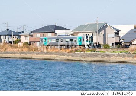 【牟岐線】沿河行駛的普通列車 126611749