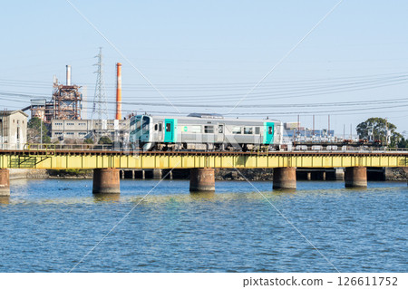 【牟岐線】行駛在橋樑上的普通列車 【牟岐線】行駛在橋樑上的普通列車 126611752