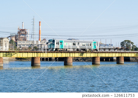 【牟岐線】行駛在橋樑上的普通列車 126611753