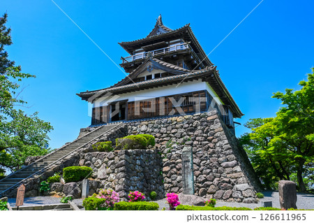 Blue sky and Maruoka Castle, Sakai City, Fukui Prefecture 126611965