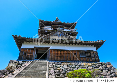 Blue sky and Maruoka Castle, Sakai City, Fukui Prefecture 126611966
