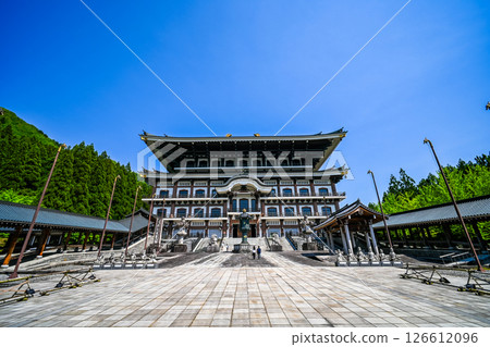 Exterior of the Great Buddha Hall of Echizen Buddha, Katsuyama City, Fukui Prefecture 126612096