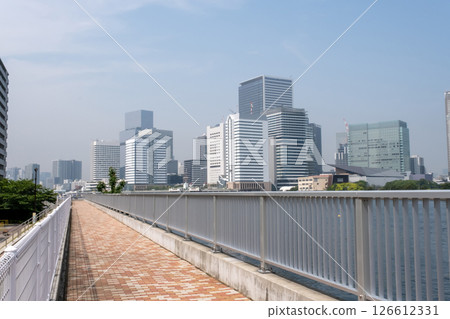 Kachidoki Overlook Park and skyscrapers 126612331