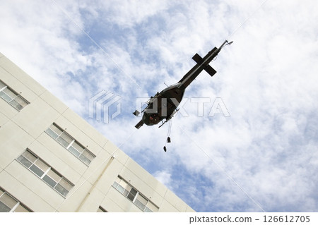 訓練演示UH-1直升機速降1 訓練演示UH-1直升機速降1 126612705