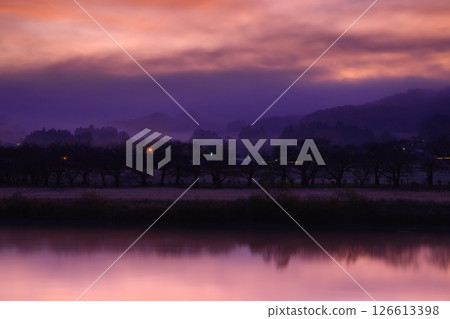 Autumn scenery of the Kitakami River in Kitakami City, Iwate Prefecture 126613398