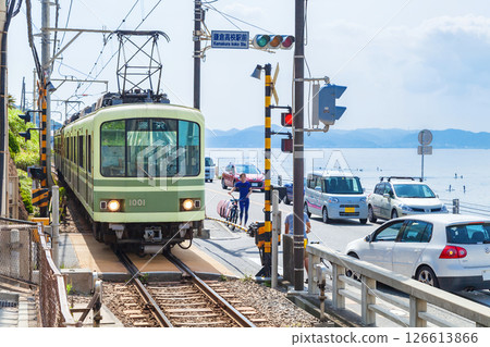 「神奈川郡」鎌倉高中站前的鐵路道口 「神奈川郡」鎌倉高中站前的鐵路道口 126613866