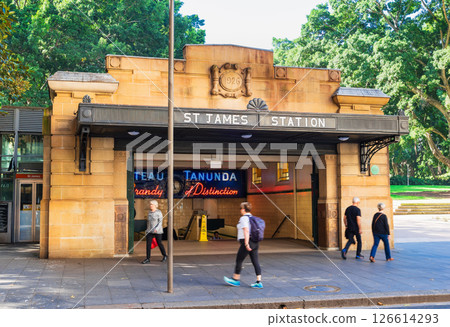 雪梨海德公園最近的車站:聖詹姆斯站 雪梨海德公園最近的車站:聖詹姆斯站 126614293