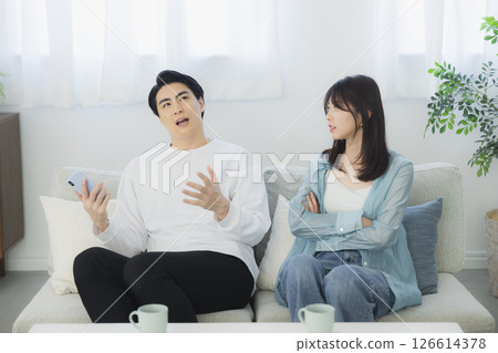 Men and women arguing while sitting on the sofa Men and women arguing while sitting on the sofa 126614378