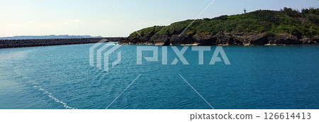 藍色的大海、天空和港口 126614413