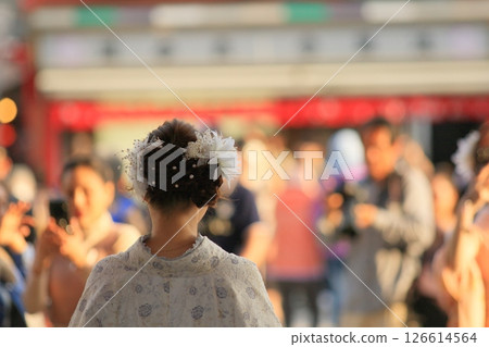 浴衣遊客出租和服和服 126614564