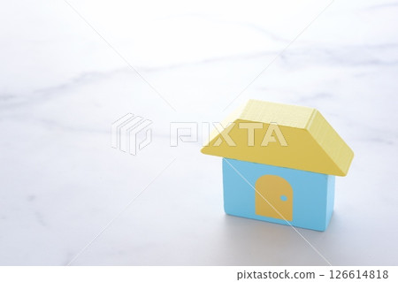 A toy house to help children imagine their dream home 126614818