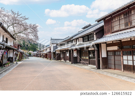 Wakasa-Kumakawa-juku, Wakasa Town, Fukui Prefecture - A traditional architecture preservation district with cherry blossoms in full bloom 126615922