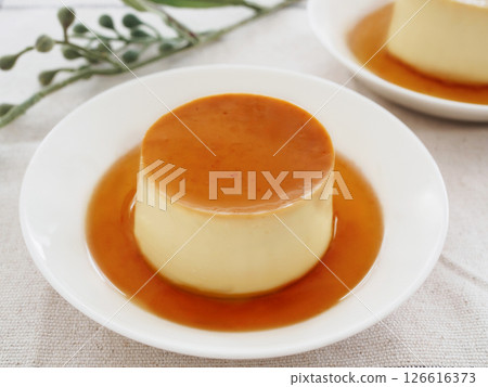 盤子裡的自製布丁 126616373