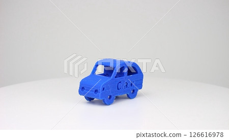 Small cars talk about safe driving, aiming for zero accidents 126616978