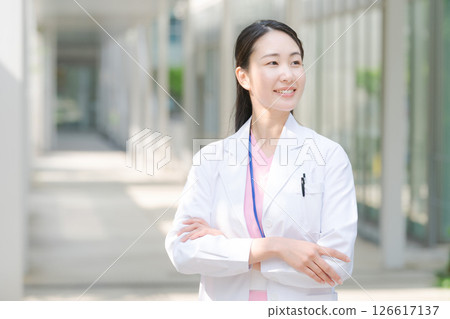 穿白大褂的女人 126617137