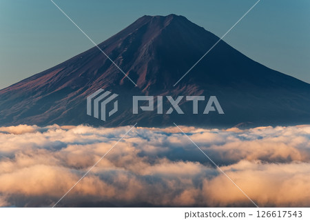 從大菩薩唵眺望雲層之上的富士山 126617543