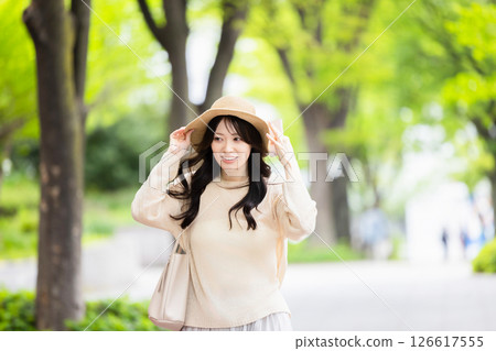 Woman wearing a straw hat 126617555
