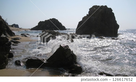 The beach where the waves hit 126617652