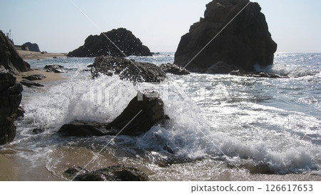 The beach where the waves hit 126617653