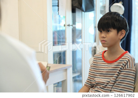 Drawing a Portrait 126617902