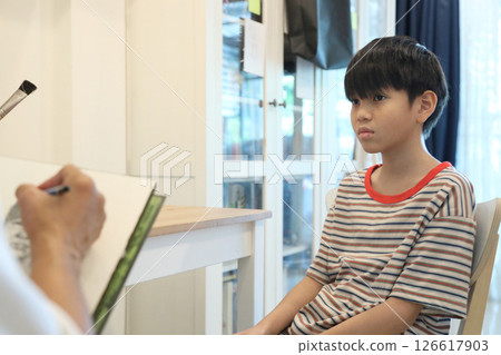 Drawing a Portrait 126617903