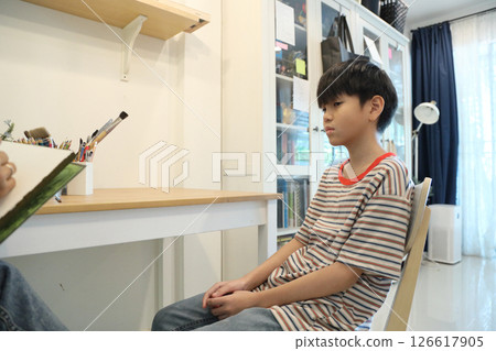 Drawing a Portrait 126617905