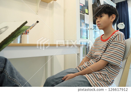 Drawing a Portrait Drawing a Portrait 126617912