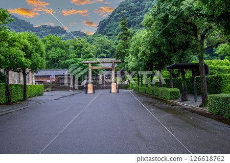 Tsurumine Shrine in Sengan-en Tsurumine Shrine in Sengan-en 126618762