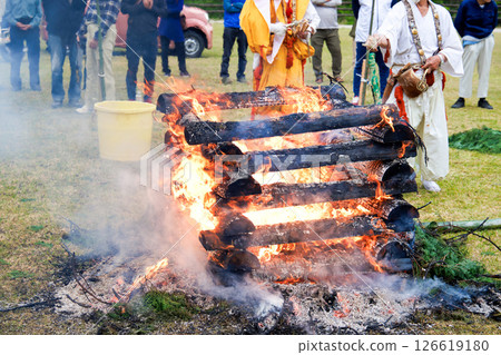 Goma Memorial Service: A prayer ritual in which goma wood is burned in the goma altar flame Goma Memorial Service: A prayer ritual in which goma wood is burned in the goma altar flame 126619180