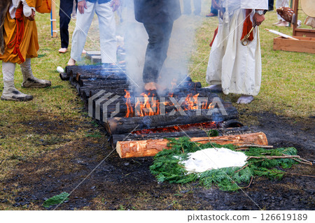 參加火行儀式的婦女 126619189