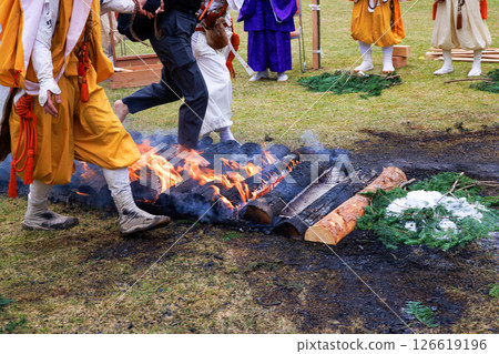 參加火行儀式的婦女 126619196