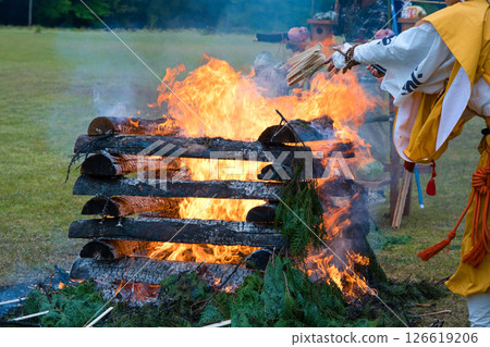 Goma Memorial Service: A prayer ritual in which goma wood is burned in the goma altar flame Goma Memorial Service: A prayer ritual in which goma wood is burned in the goma altar flame 126619206