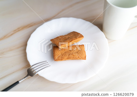 白盤子上的金融家和白杯子② 126620079