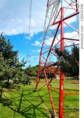 千葉縣手賀沼湖沿岸的架空電線和塔 126620186