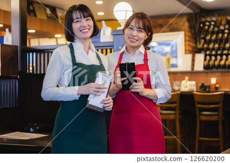 餐廳工作人員 126620200