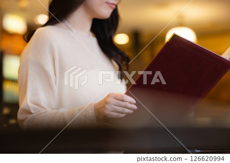 Cheers, girls' party 126620994