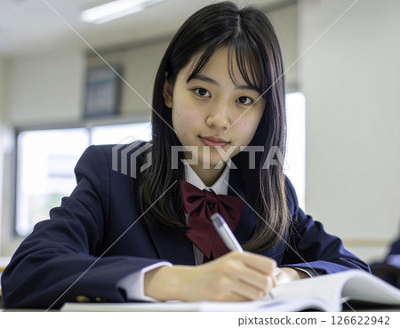 Looking to the future | The straight gaze of high school girls studying 126622942